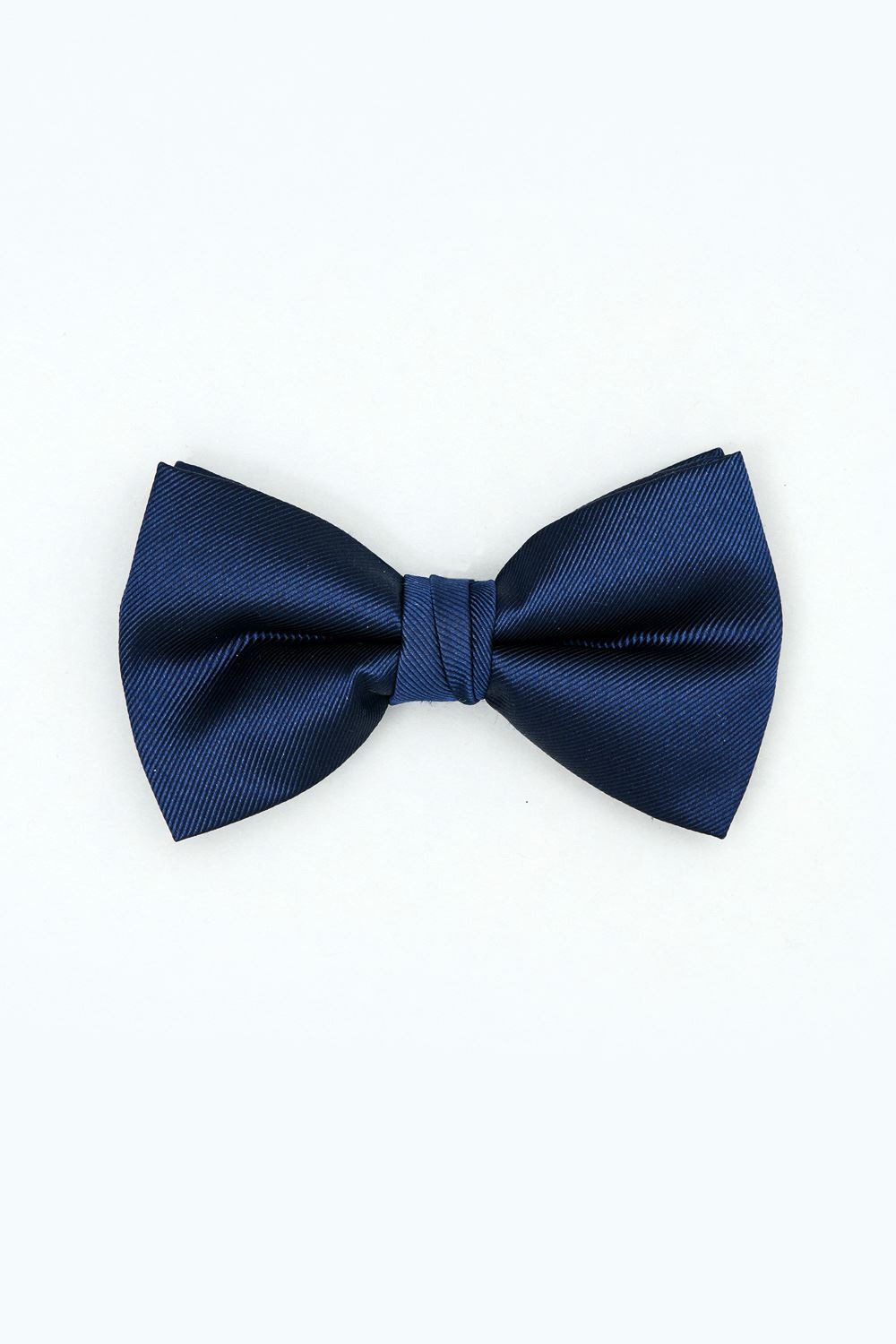 Plain bow tie